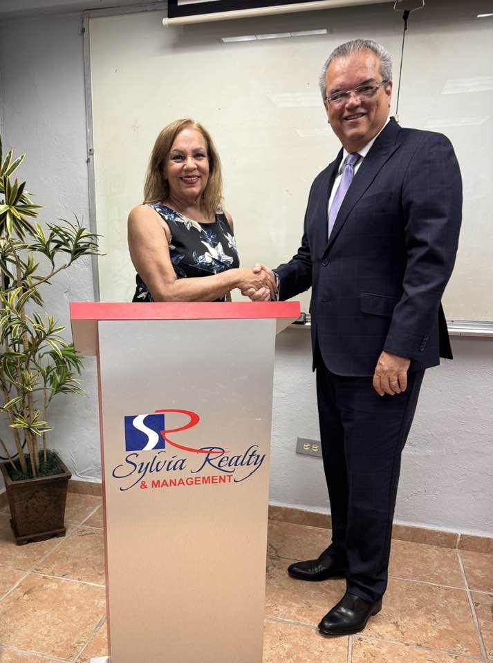 Sylvia Torres, Decana Instituto Sylvia Realty y Miguel Mercado, Presidente JCVEBR de Puerto Rico