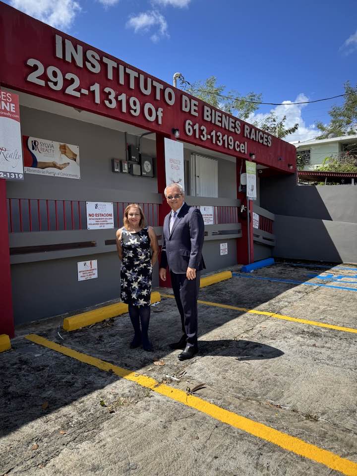 Sylvia Torres, Decana Instituto Sylvia Realty y Miguel Mercado, Presidente JCVEBR de Puerto Rico